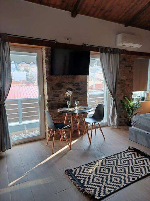Luxury Apartment With Balcony Mytilene Bagian luar foto