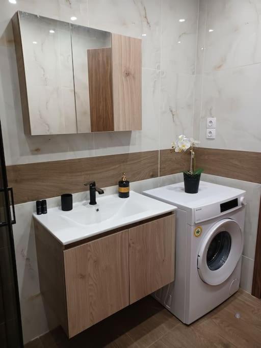 Luxury Apartment With Balcony Mytilene Bagian luar foto