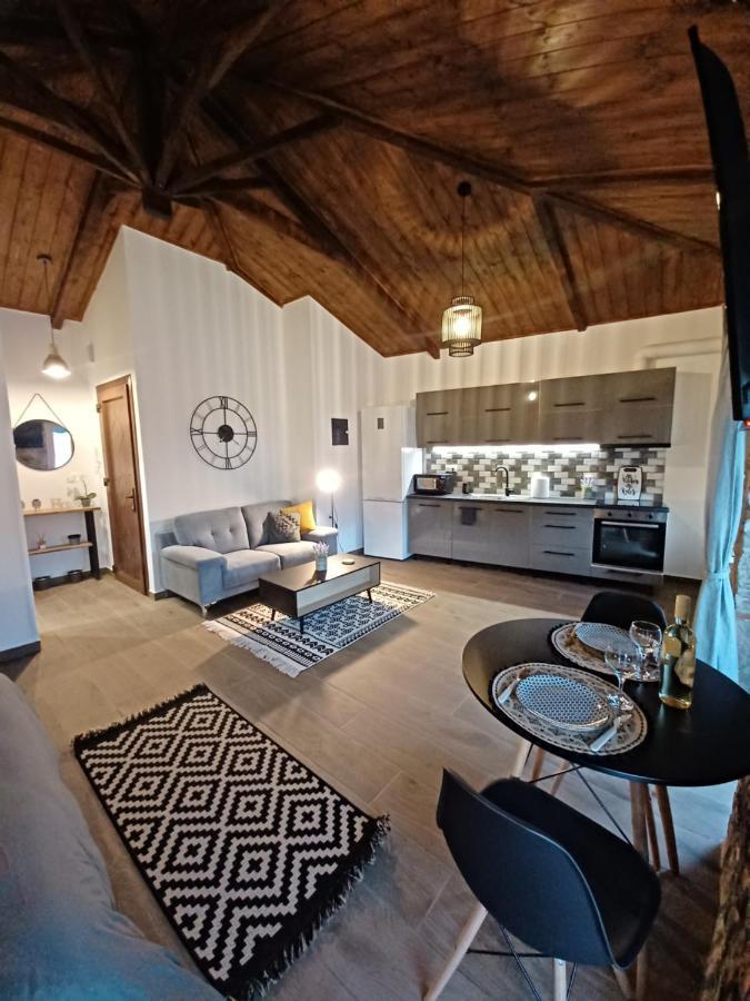 Luxury Apartment With Balcony Mytilene Bagian luar foto